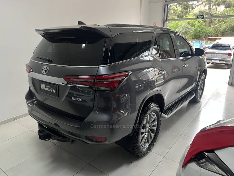 TOYOTA - HILUX SW4 - 2020/2021 - Cinza - Sob Consulta