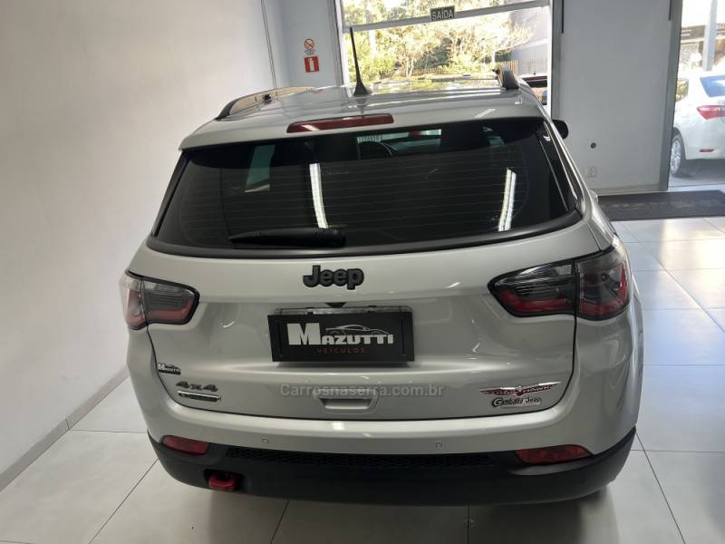 JEEP - COMPASS - 2016/2017 - Prata - R$ 105.000,00