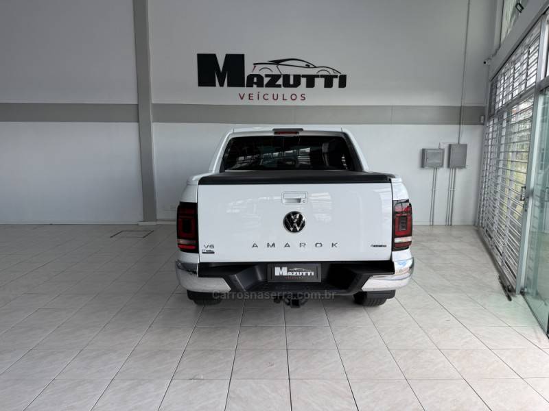 VOLKSWAGEN - AMAROK - 2024/2025 - Branca - R$ 310.000,00