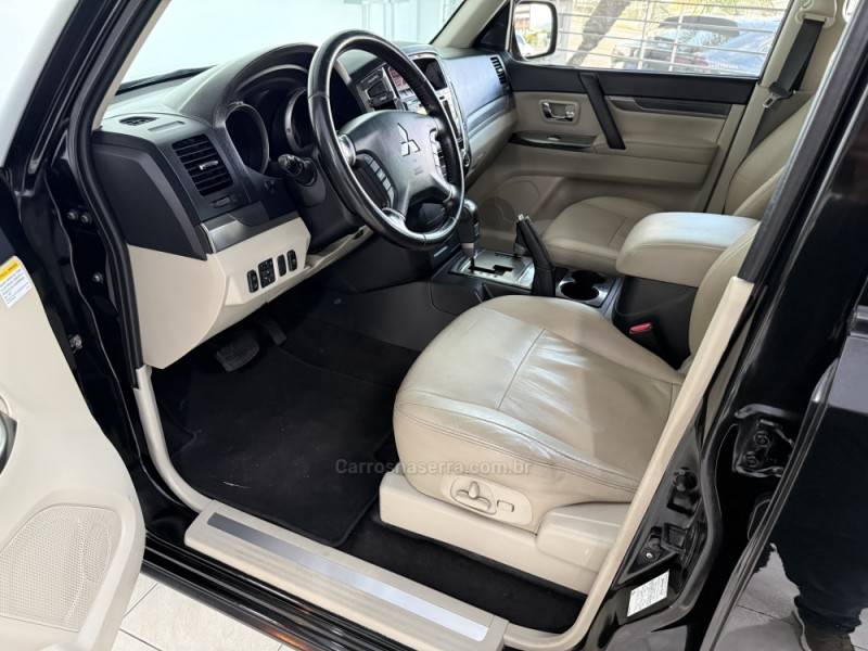 MITSUBISHI - PAJERO FULL - 2016/2016 - Preta - Sob Consulta