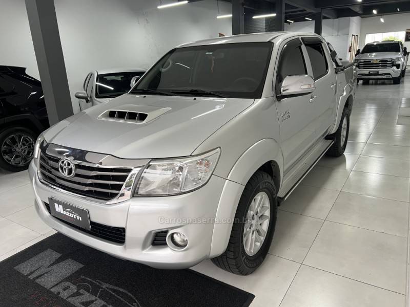 TOYOTA - HILUX - 2013/2014 - Prata - R$ 142.000,00
