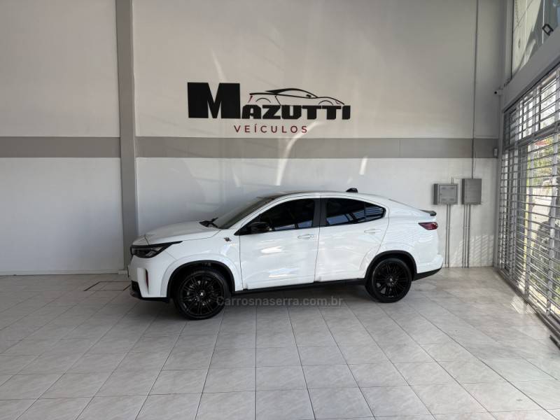 FIAT - FASTBACK - 2025/2026 - Branca - R$ 163.000,00