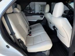 TOYOTA - HILUX SW4 - 2023/2024 - Branca - R$ 388.000,00