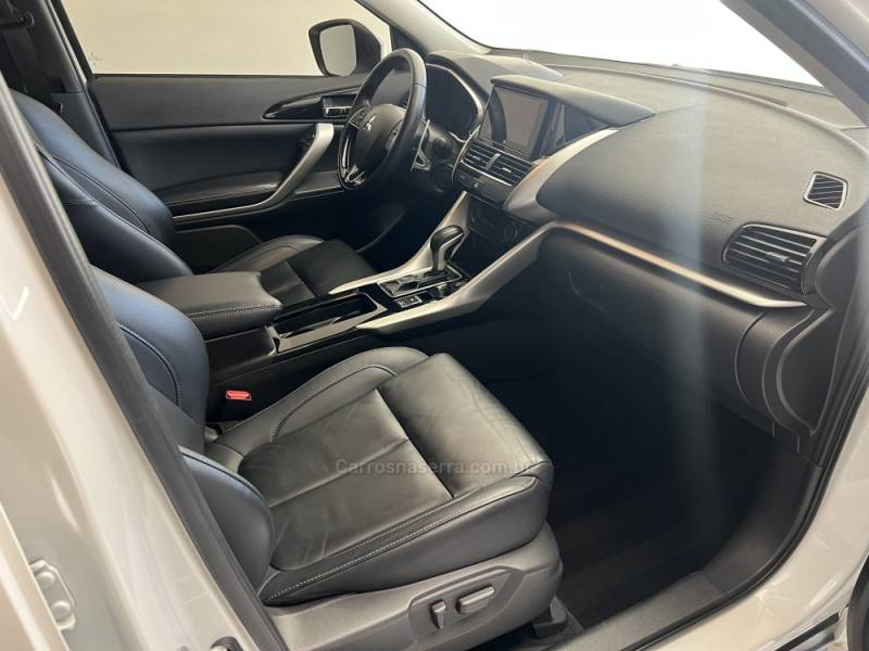 MITSUBISHI - ECLIPSE CROSS - 2023/2024 - Branca - R$ 158.000,00