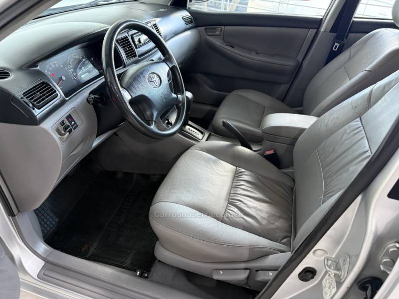 TOYOTA - COROLLA - 2004/2005 - Prata - R$ 38.000,00