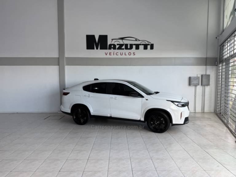 FIAT - FASTBACK - 2025/2026 - Branca - R$ 163.000,00