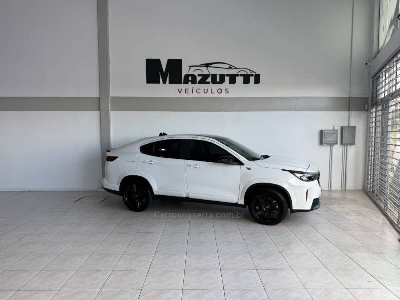 FIAT - FASTBACK - 2025/2026 - Branca - R$ 163.000,00