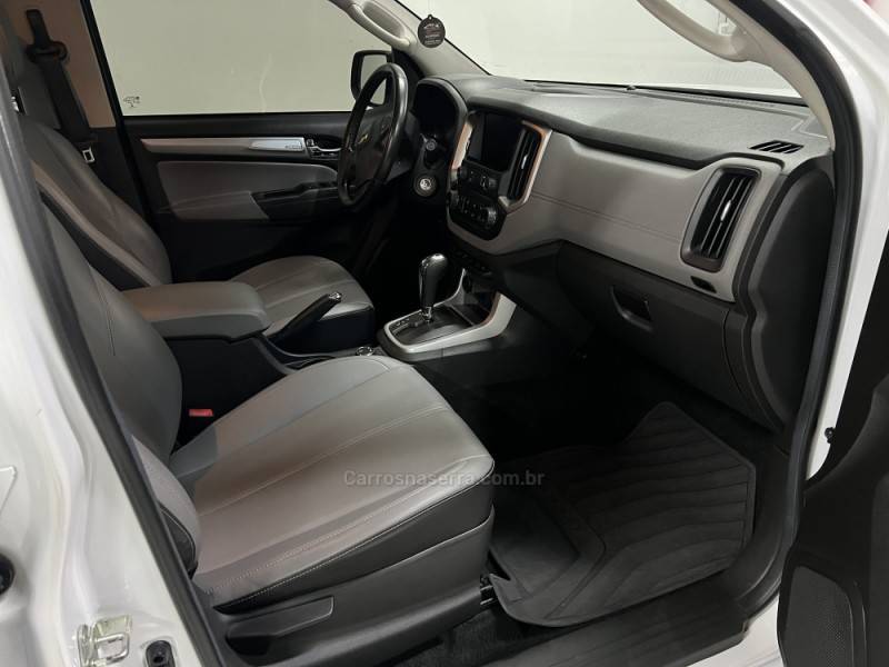 CHEVROLET - S10 - 2022/2023 - Branca - R$ 192.000,00