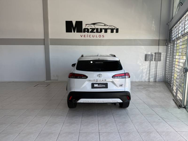 TOYOTA - COROLLA - 2022/2023 - Branca - R$ 147.000,00