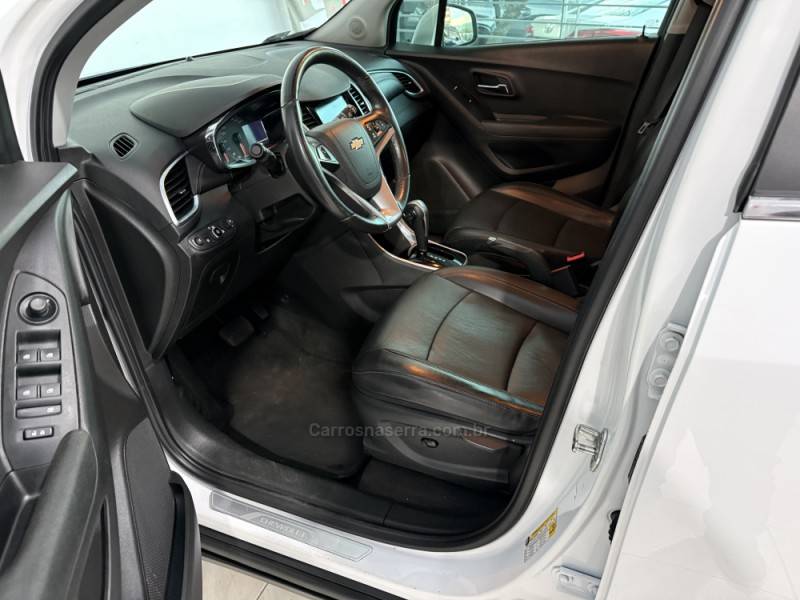 CHEVROLET - TRACKER - 2017/2018 - Branca - R$ 92.000,00