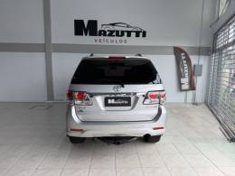 TOYOTA - HILUX SW4 - 2012/2013 - Prata - Sob Consulta
