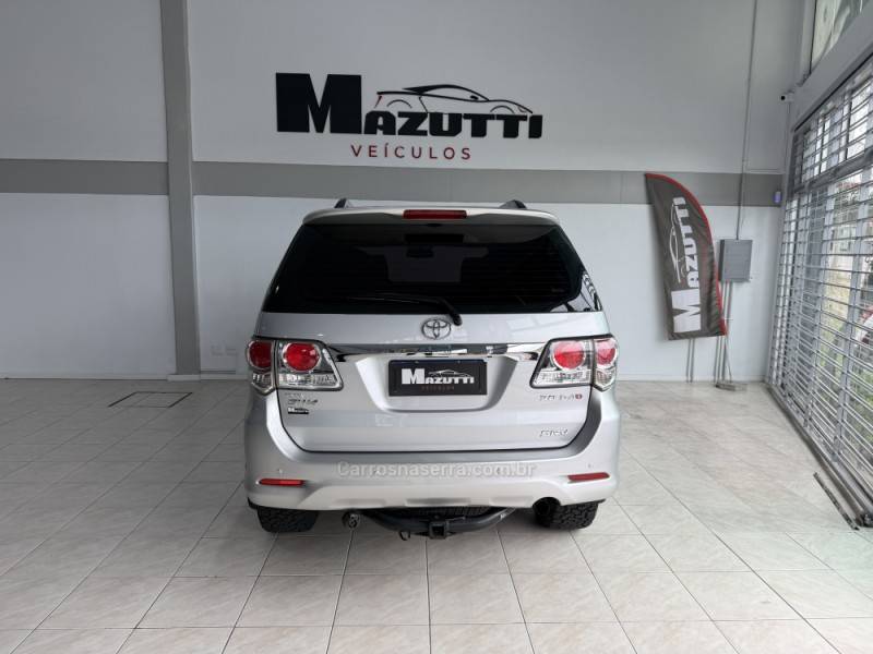 TOYOTA - HILUX SW4 - 2012/2013 - Prata - Sob Consulta