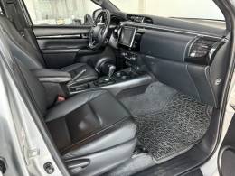 TOYOTA - HILUX - 2018/2019 - Prata - R$ 205.000,00