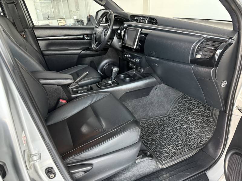 TOYOTA - HILUX - 2018/2019 - Prata - R$ 205.000,00