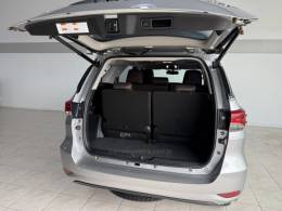 TOYOTA - HILUX SW4 - 2016/2016 - Prata - R$ 208.000,00