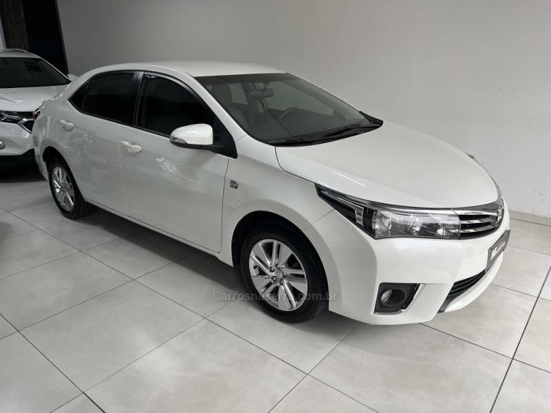 TOYOTA - COROLLA - 2015/2016 - Branca - Sob Consulta