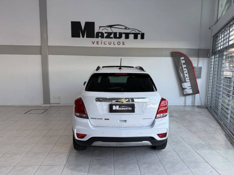 CHEVROLET - TRACKER - 2017/2018 - Branca - R$ 92.000,00