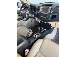 TOYOTA - HILUX SW4 - 2014/2015 - Branca - R$ 155.000,00