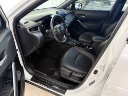 TOYOTA - COROLLA - 2022/2023 - Branca - R$ 147.000,00