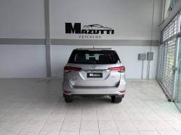 TOYOTA - HILUX SW4 - 2016/2016 - Prata - R$ 208.000,00