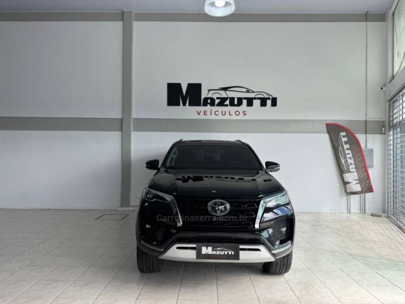TOYOTA - HILUX SW4 - 2020/2021 - Preta - R$ 280.000,00