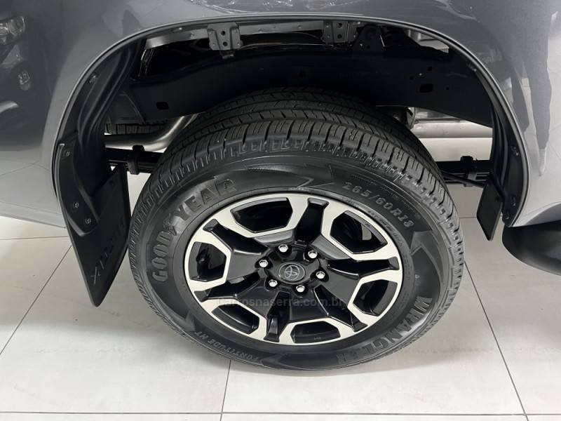 TOYOTA - HILUX - 2020/2021 - Cinza - R$ 250.000,00