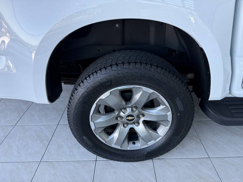 CHEVROLET - S10 - 2022/2023 - Branca - R$ 190.000,00
