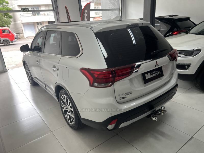 MITSUBISHI - OUTLANDER - 2018/2018 - Branca - R$ 151.900,00